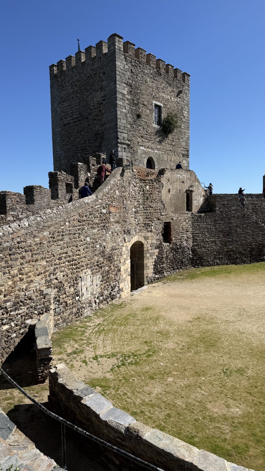 Castelo de Monsaraz con vistas al Gran Lago Alqueva